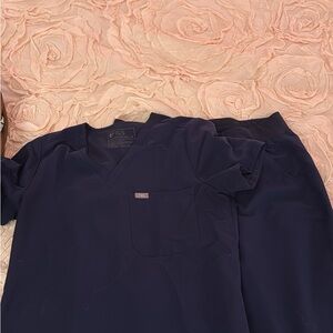 FIGS Women’s navy set